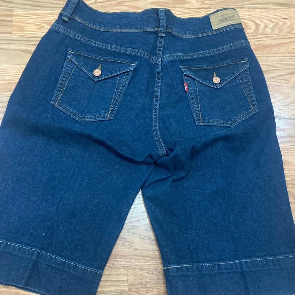 Levi’s dark denim women’s Bermuda shorts size 4